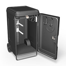 Professional-Sattelkammer – Mit einem Handgriff Platz für einen mobilen Sattelschrank